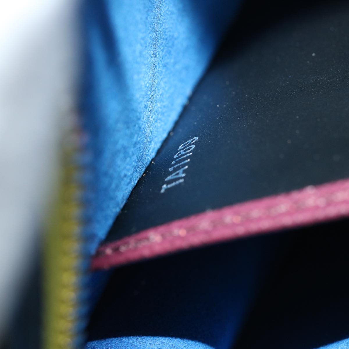 LO-LV bags 883