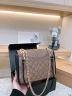 LO - CCH Bags - 301
