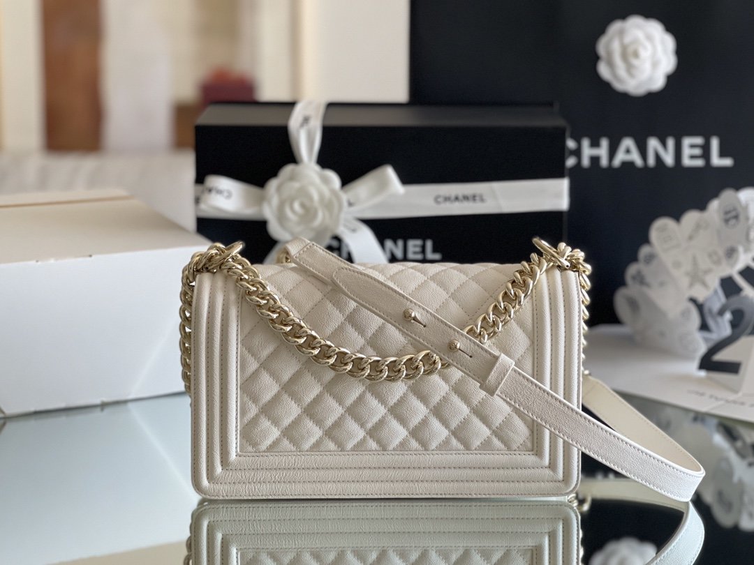 CHL - Medium Classic Flap Bag 25LO White For Women A67086
