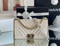 CHL - Medium Classic Flap Bag 25LO White For Women A67086
