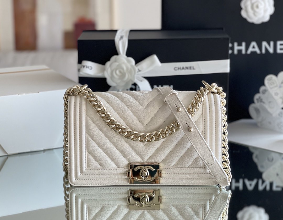CHL - Medium Classic Flap Bag 25LO White For Women A67086