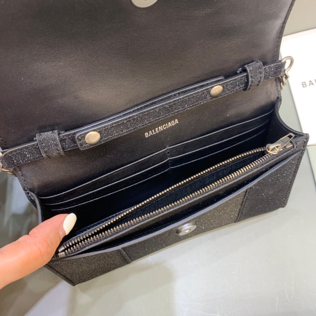 BLN-Ciaga Hourglass Wallet On Chain in Black, For Women,  Bags 7.6in/19LO 6560502102G1000