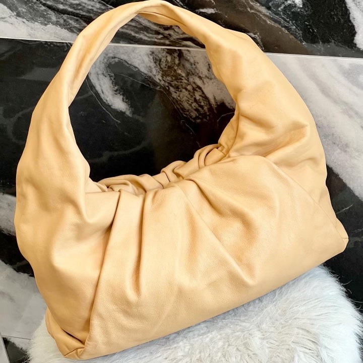 B - V CALFSKIN LEATHER THE POUCH SHOULDER BAG