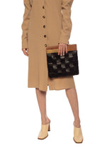 B - V THE SNAP CLUTCH MAXI INTRECCIATO NAPPA BAG