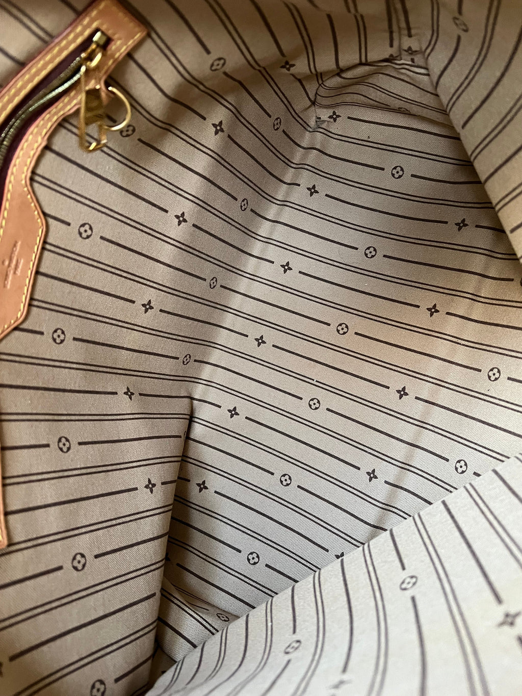 LO-LV bags 2098