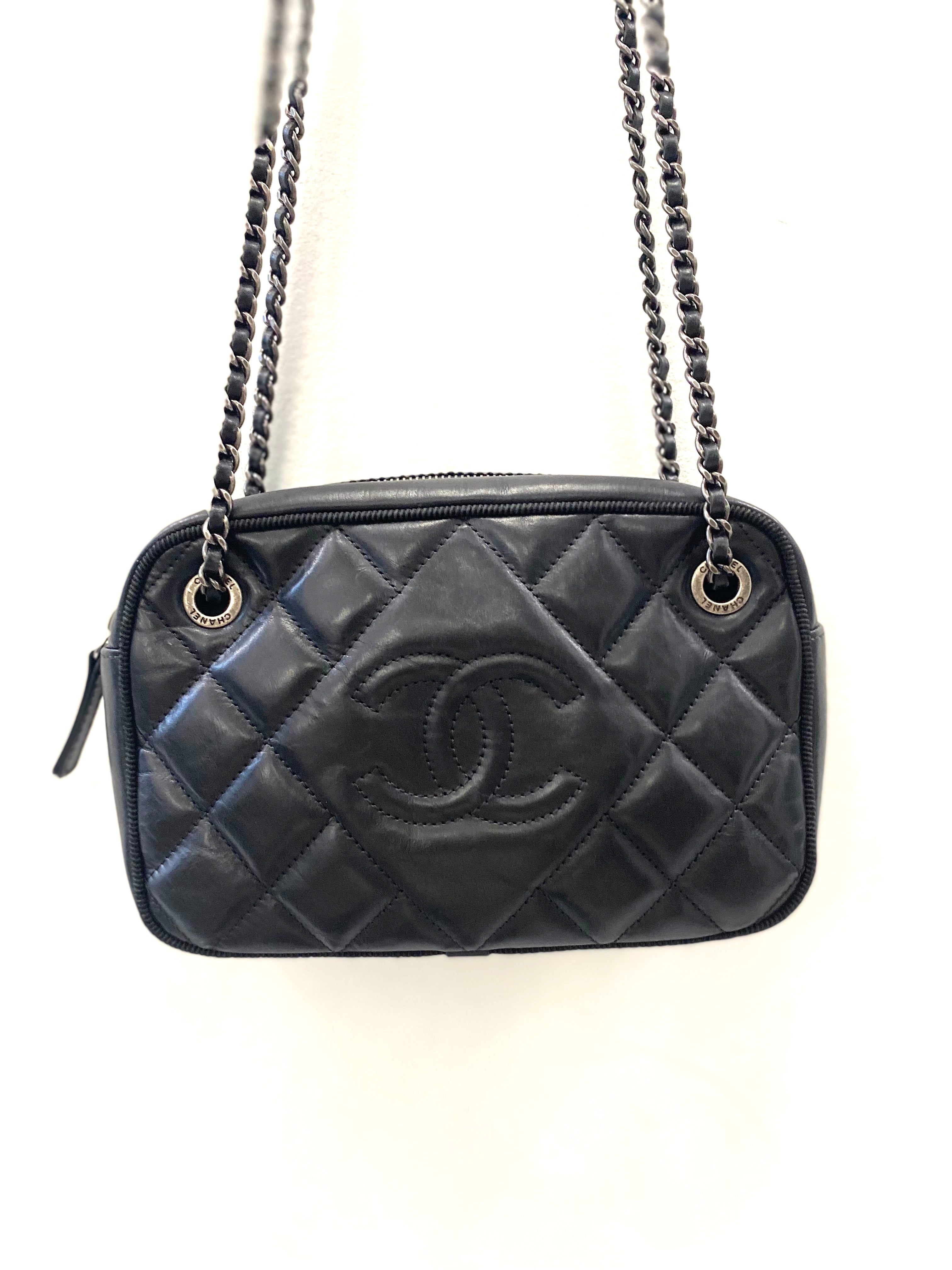 CHL -  CALFSKIN QUILTED LEATHER BALLERINA CAMERA BAG