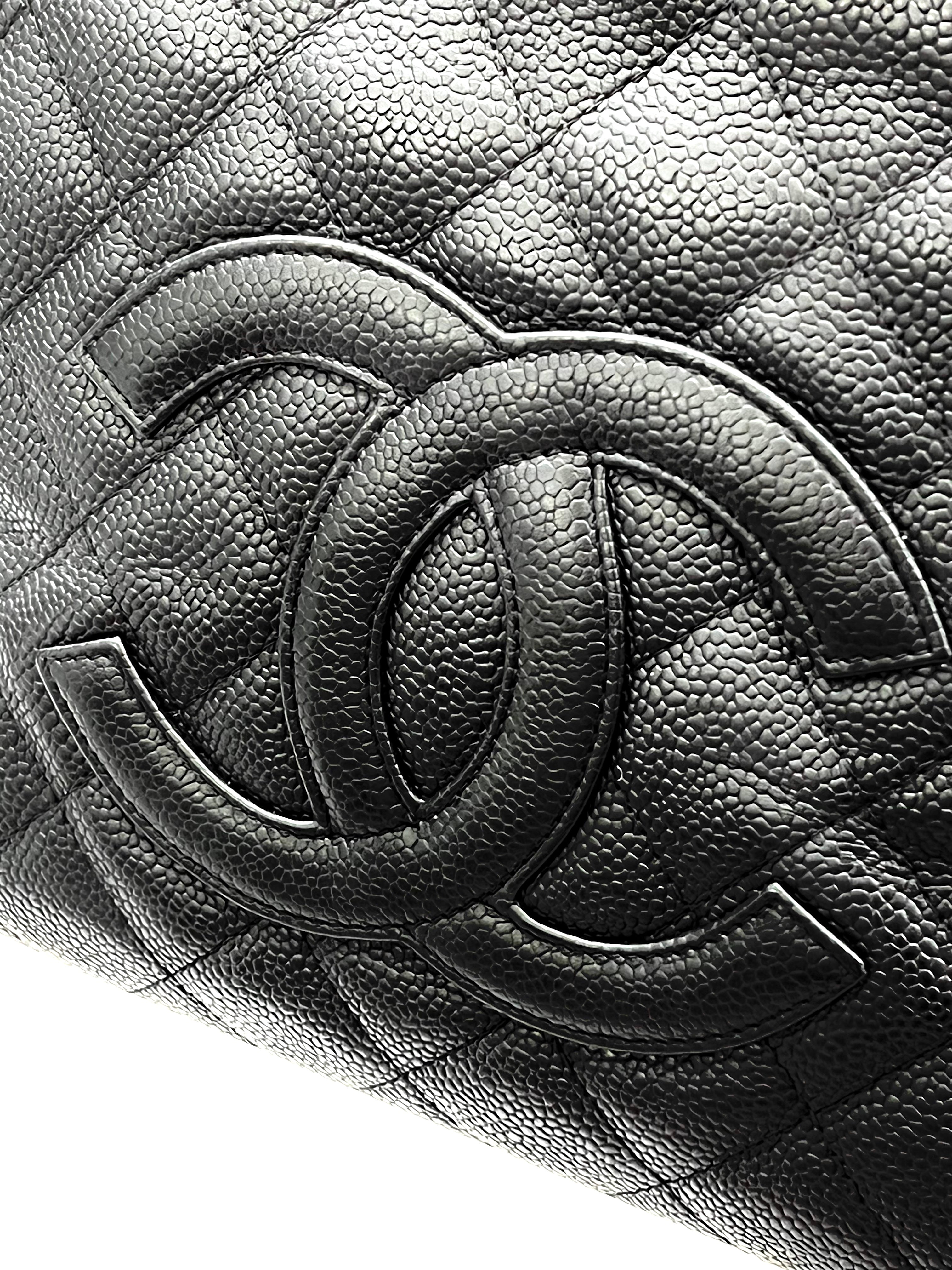 CHL -  CAVIAR QUILTED PETIT SHOPPING TOTE PST