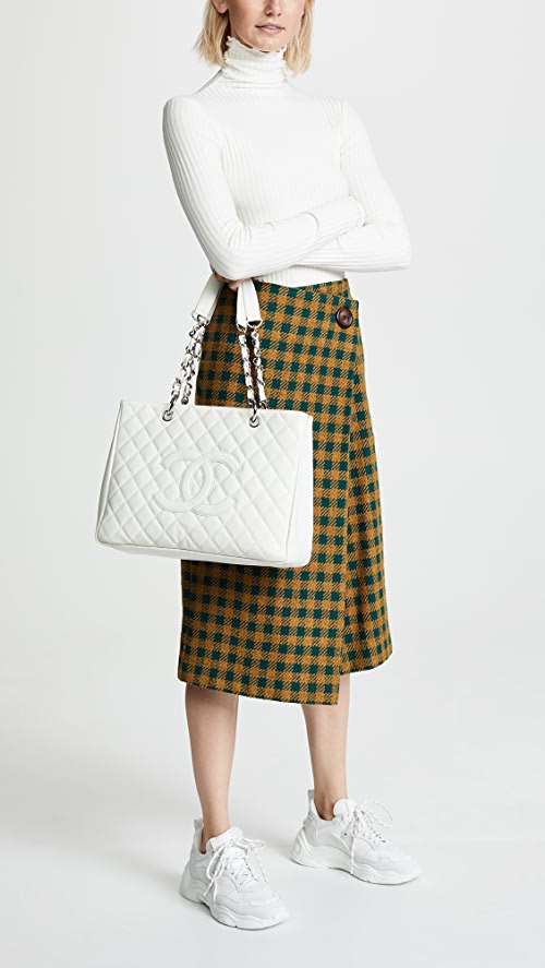 CHL -  CAVIAR QUILTED SHOPPER TOTE BAG