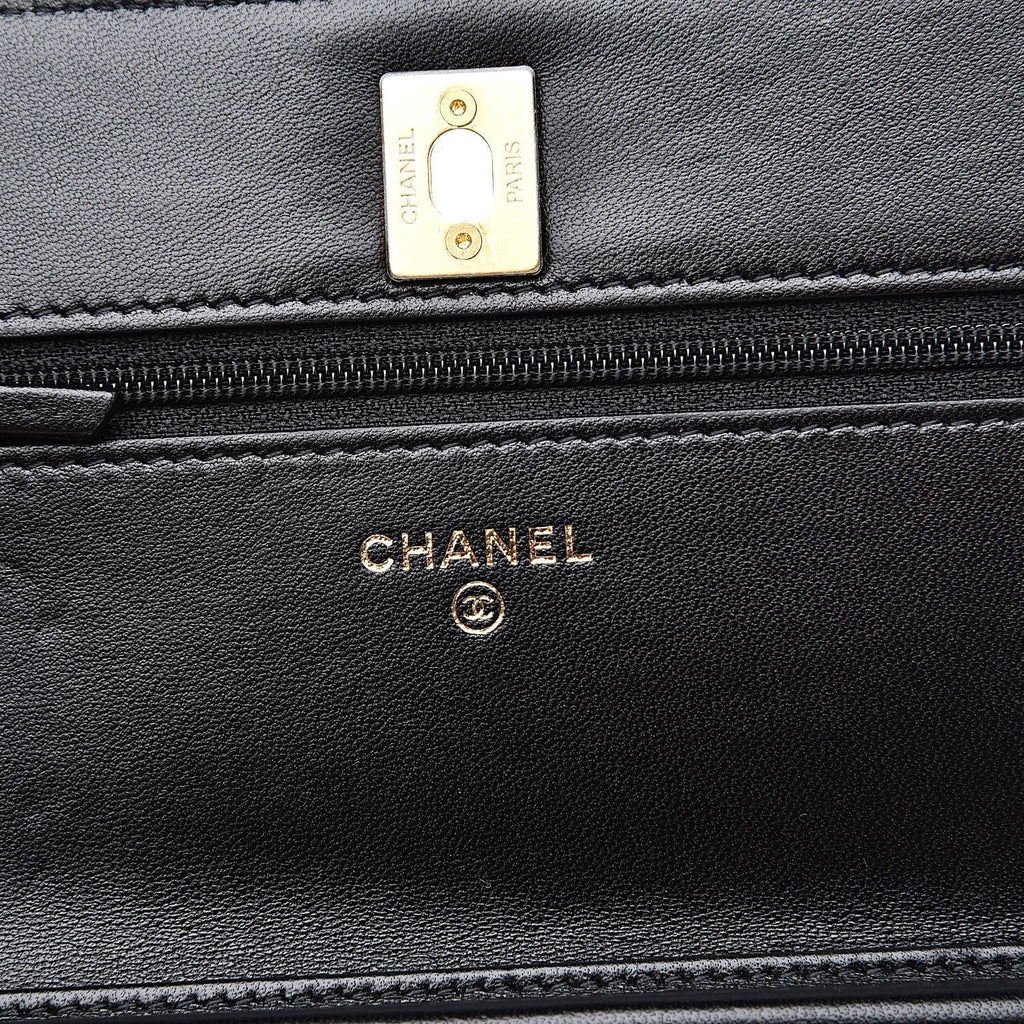 CHL -  QUILTED LAMBSKIN CC PEARL CRUSH WALLET ON CHAIN WOC