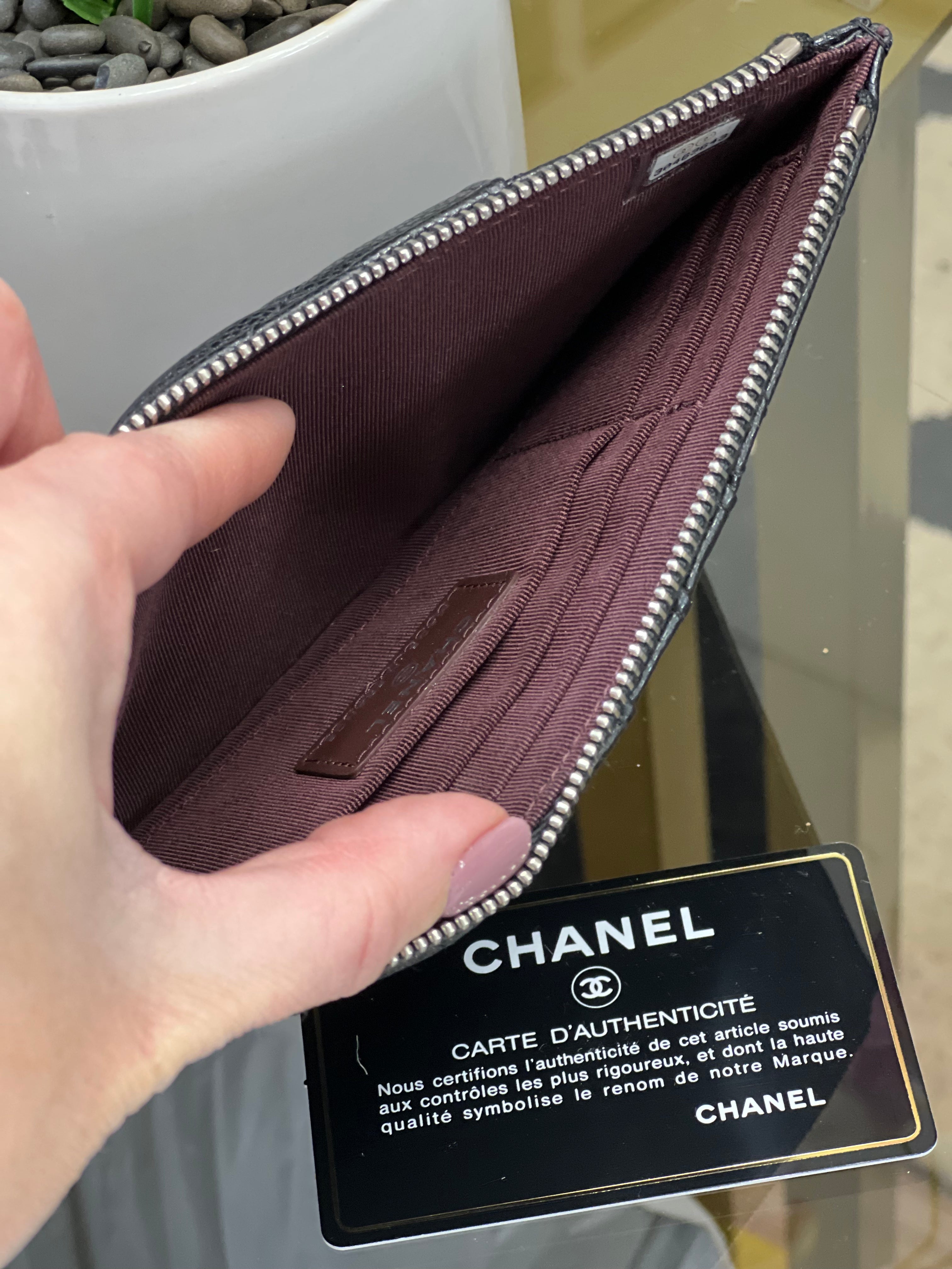 CHL -  CAVIAR QUILTED FLAT MULTI-FUNCTIONAL CASE