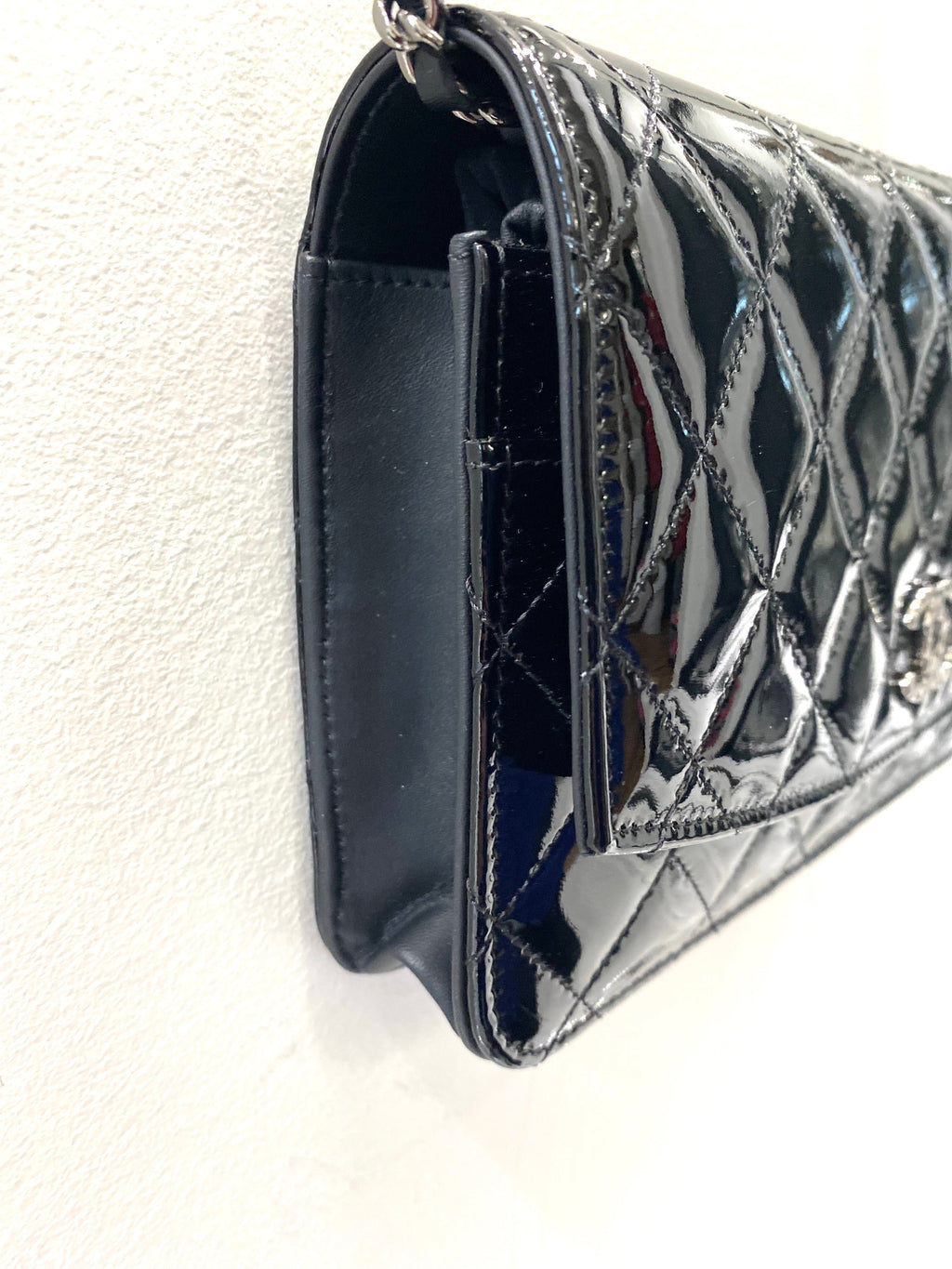 CHL -  BRILLIANT CC QUILTED PATENT WALLET ON CHAIN