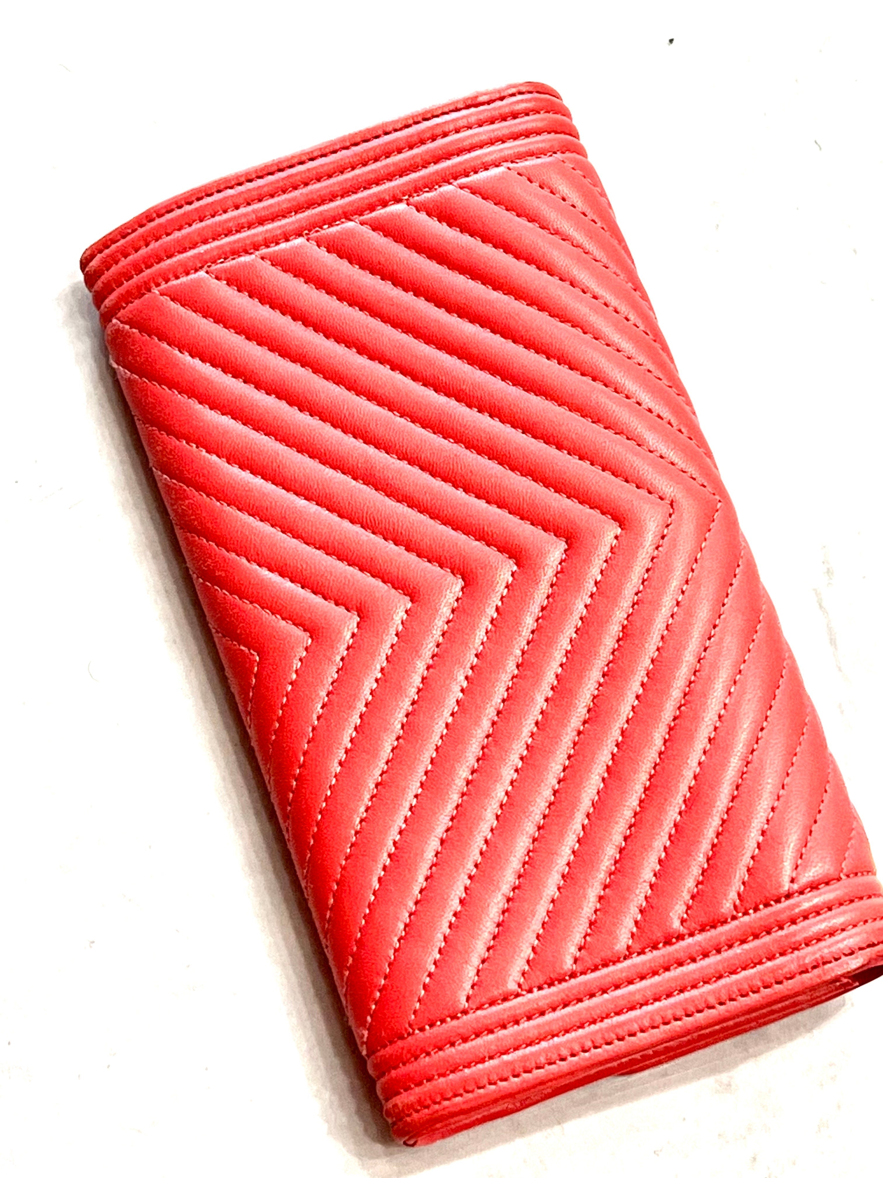 CHL -  QUILTED CHEVRON LAMBSKIN CONTINENTAL WALLET