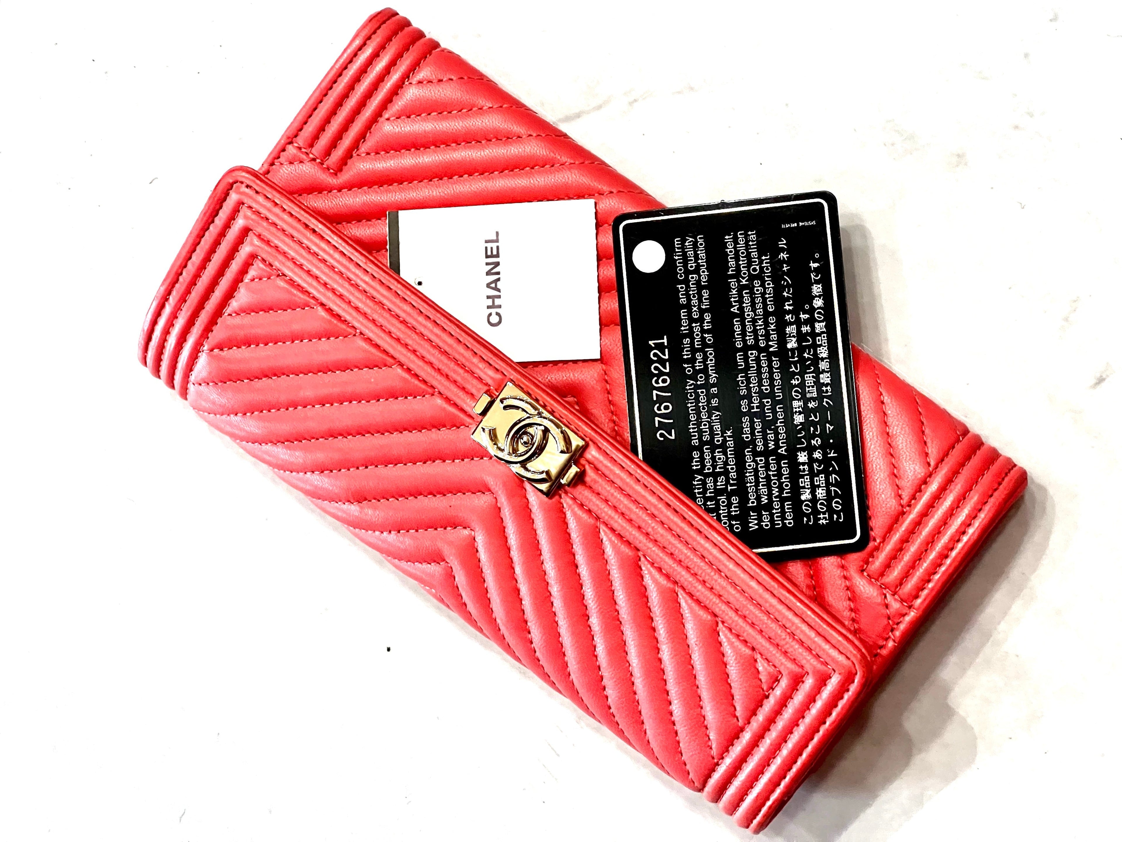 CHL -  QUILTED CHEVRON LAMBSKIN CONTINENTAL WALLET