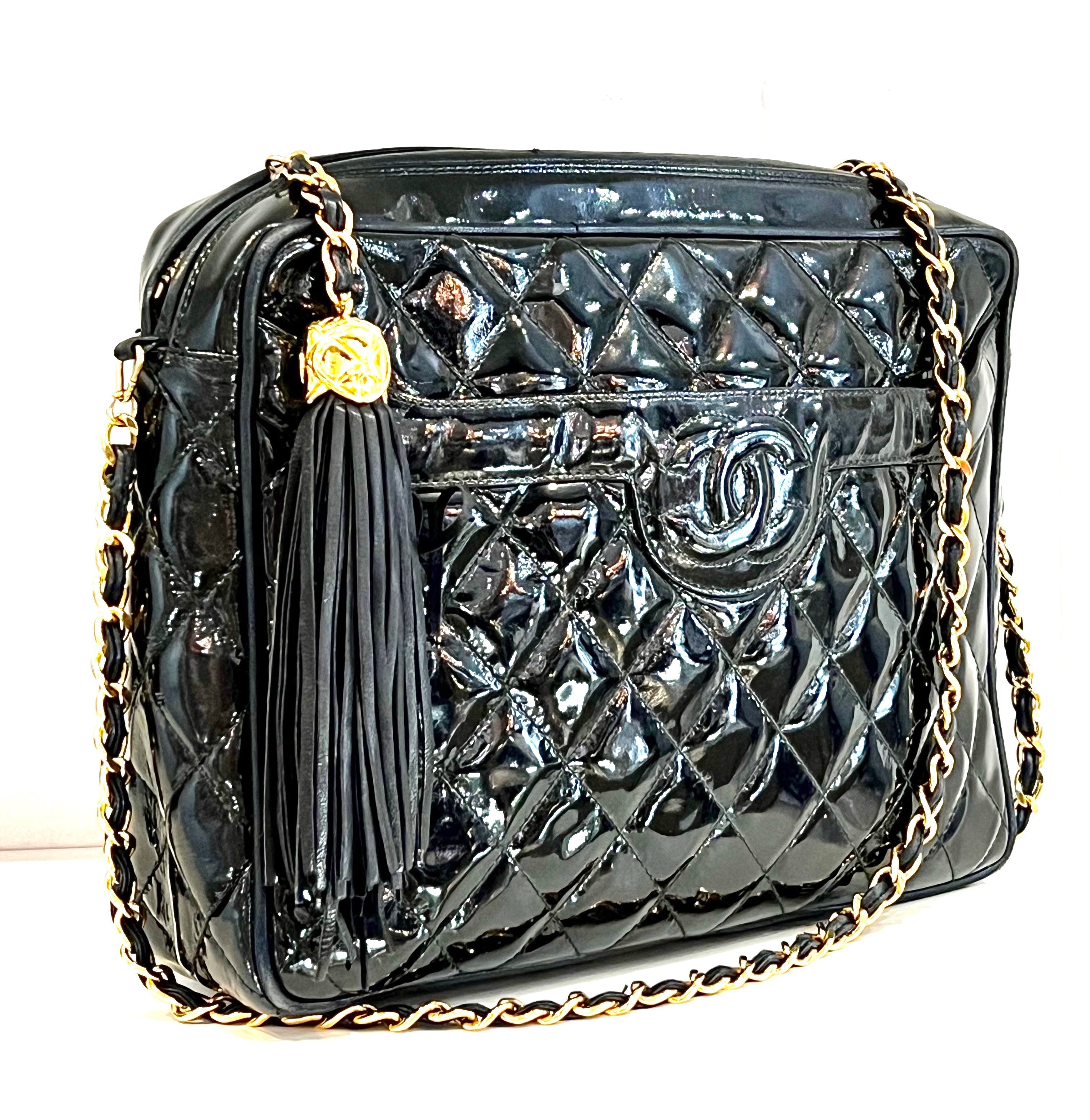 CHL -   QUILTED PATENT CAMERA TASSEL MEDIUM BAG