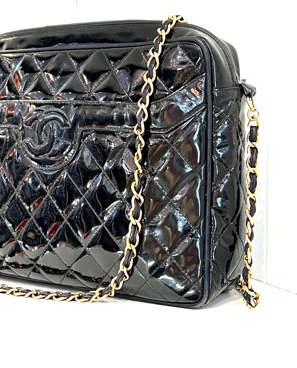CHL -   QUILTED PATENT CAMERA TASSEL MEDIUM BAG
