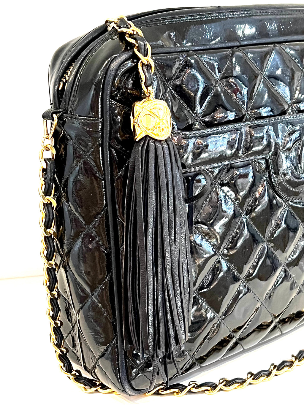 CHL -   QUILTED PATENT CAMERA TASSEL MEDIUM BAG