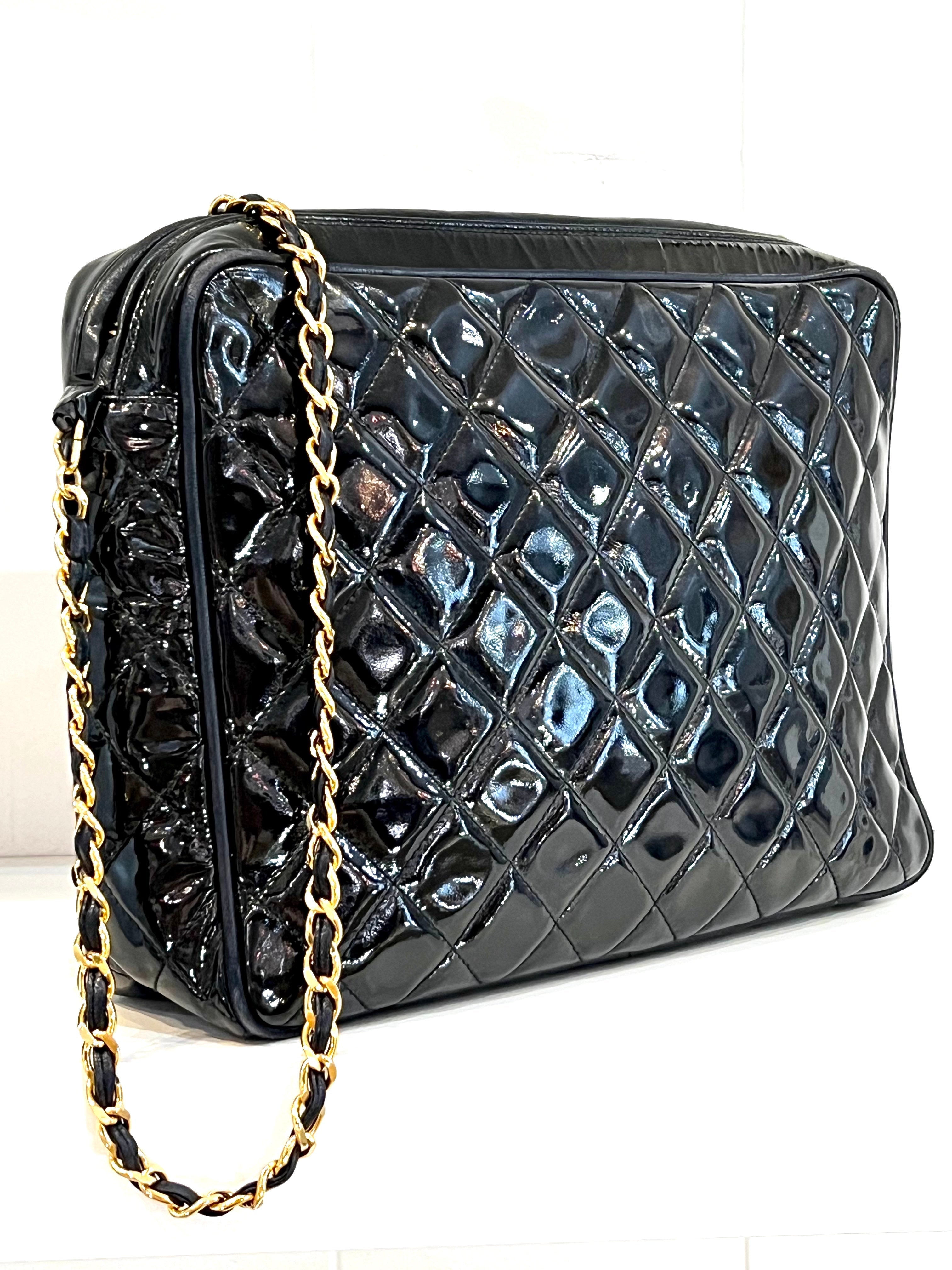 CHL -   QUILTED PATENT CAMERA TASSEL MEDIUM BAG