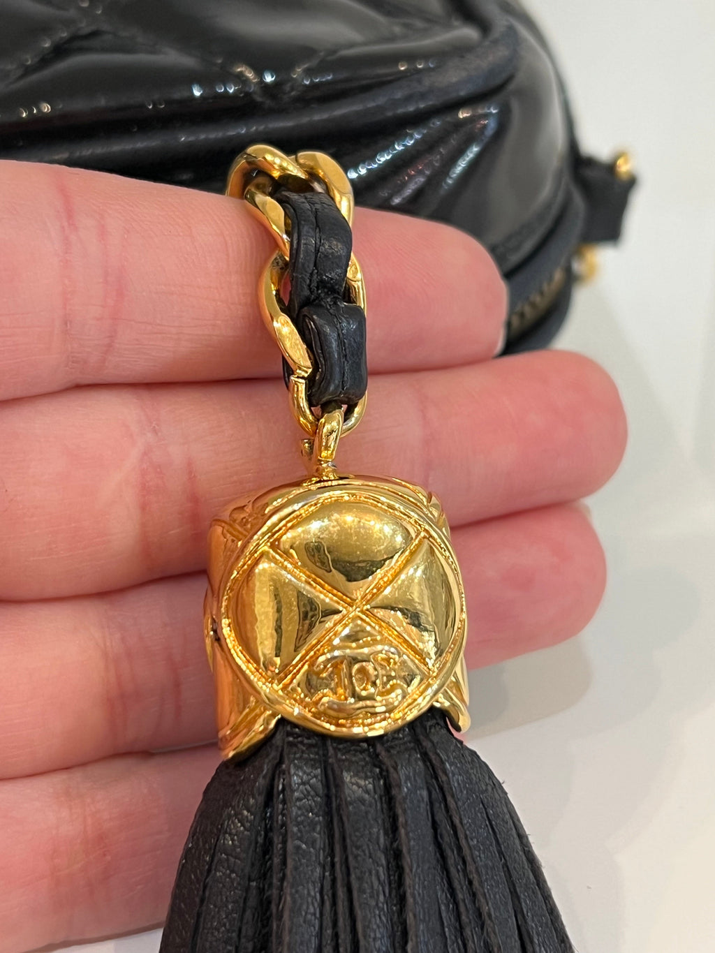 CHL -   QUILTED PATENT CAMERA TASSEL MEDIUM BAG
