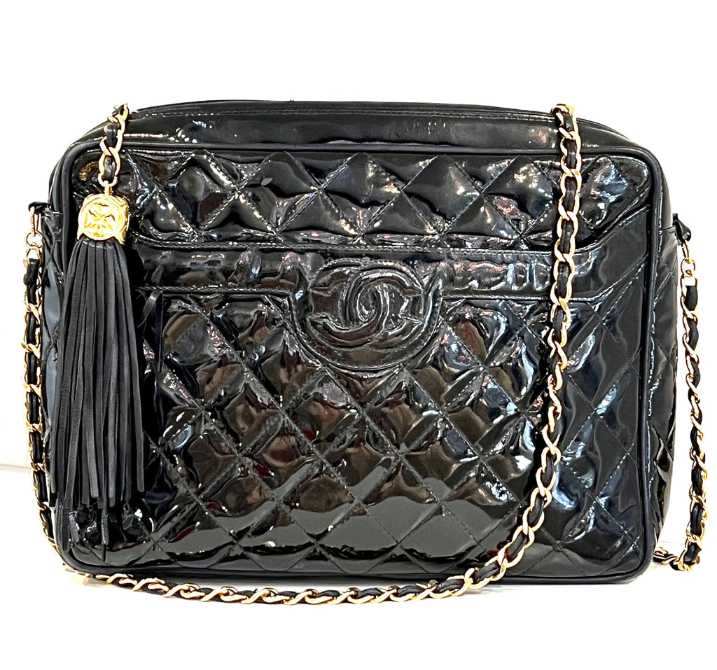 CHL -   QUILTED PATENT CAMERA TASSEL MEDIUM BAG