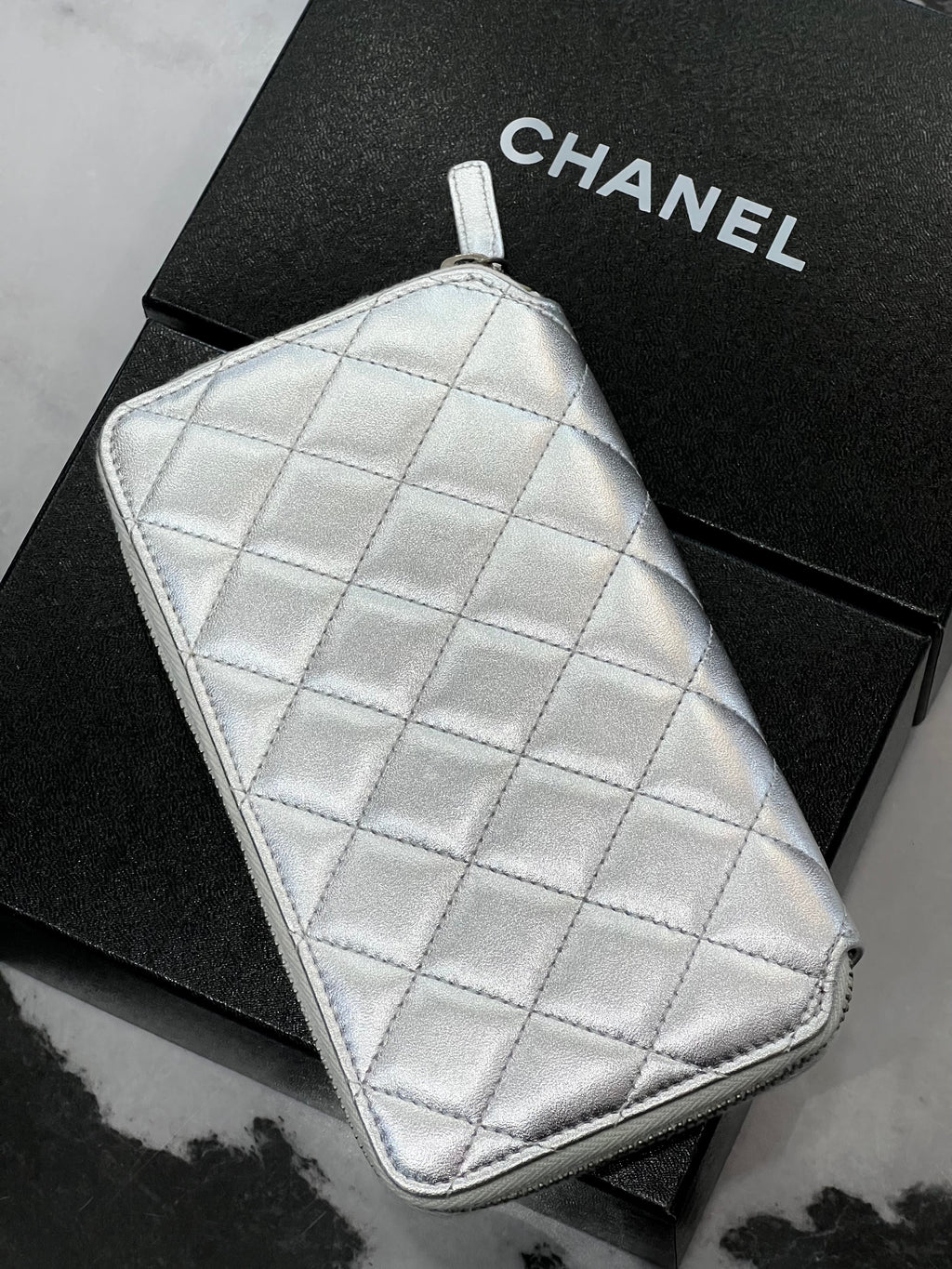 CHL -  QUILTED LAMBSKIN ZIP AROUND WALLET