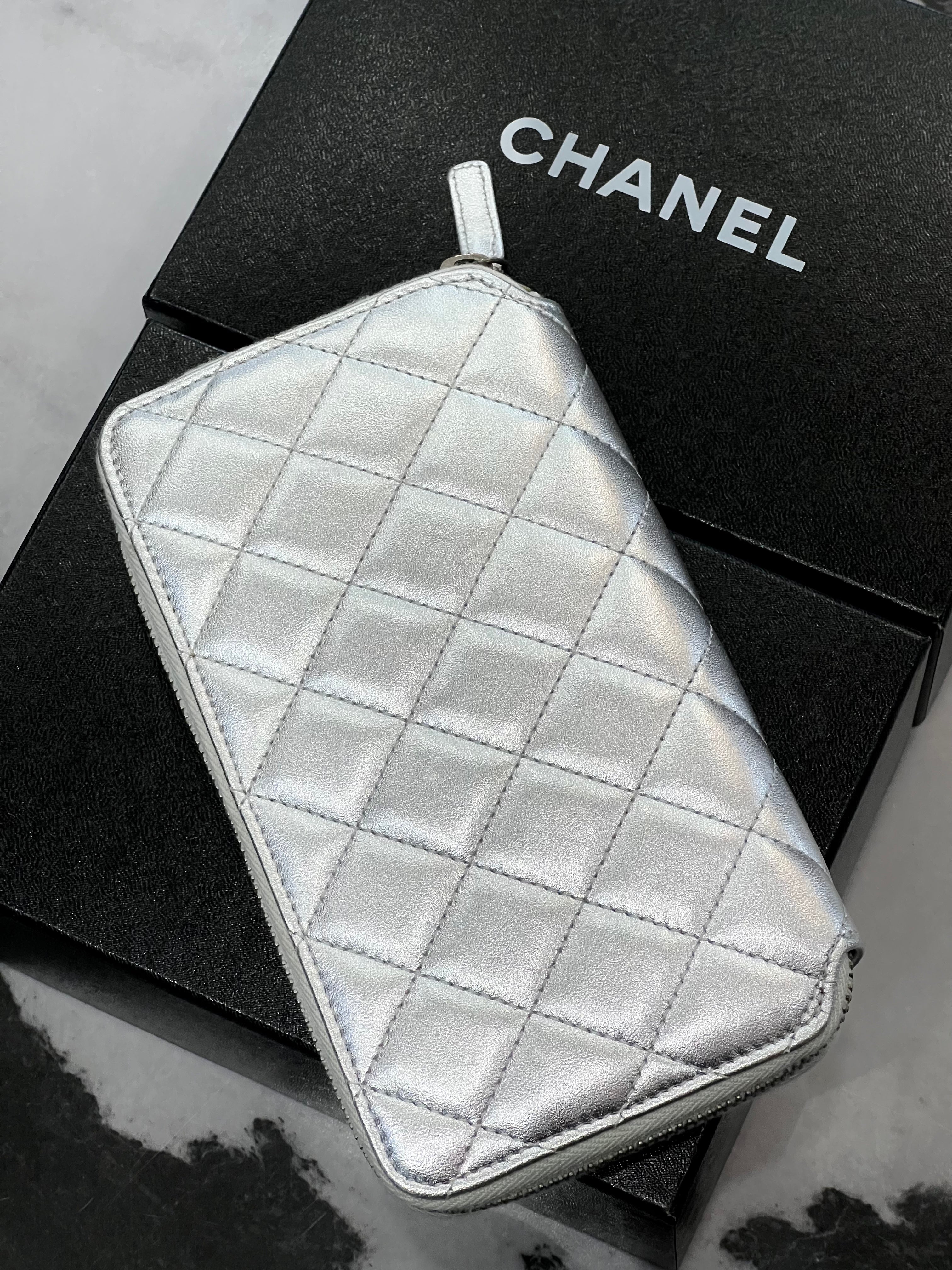 CHL -  QUILTED LAMBSKIN ZIP AROUND WALLET