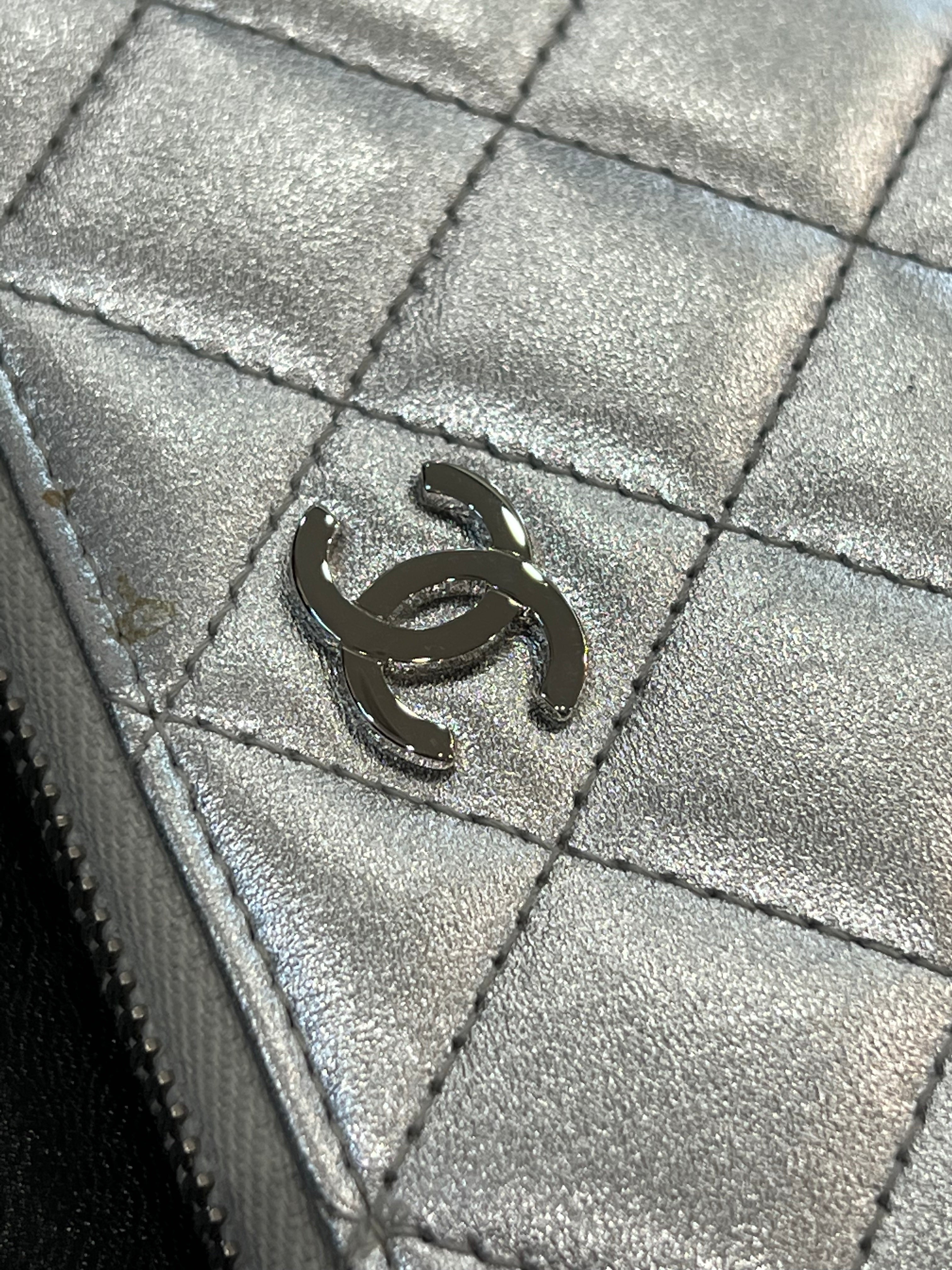 CHL -  QUILTED LAMBSKIN ZIP AROUND WALLET
