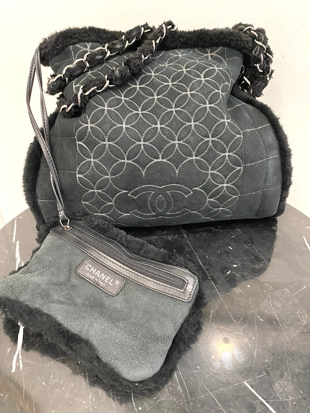 CHL -  SQUARE STITCH QUILTED SHEARLING TOTE BAG