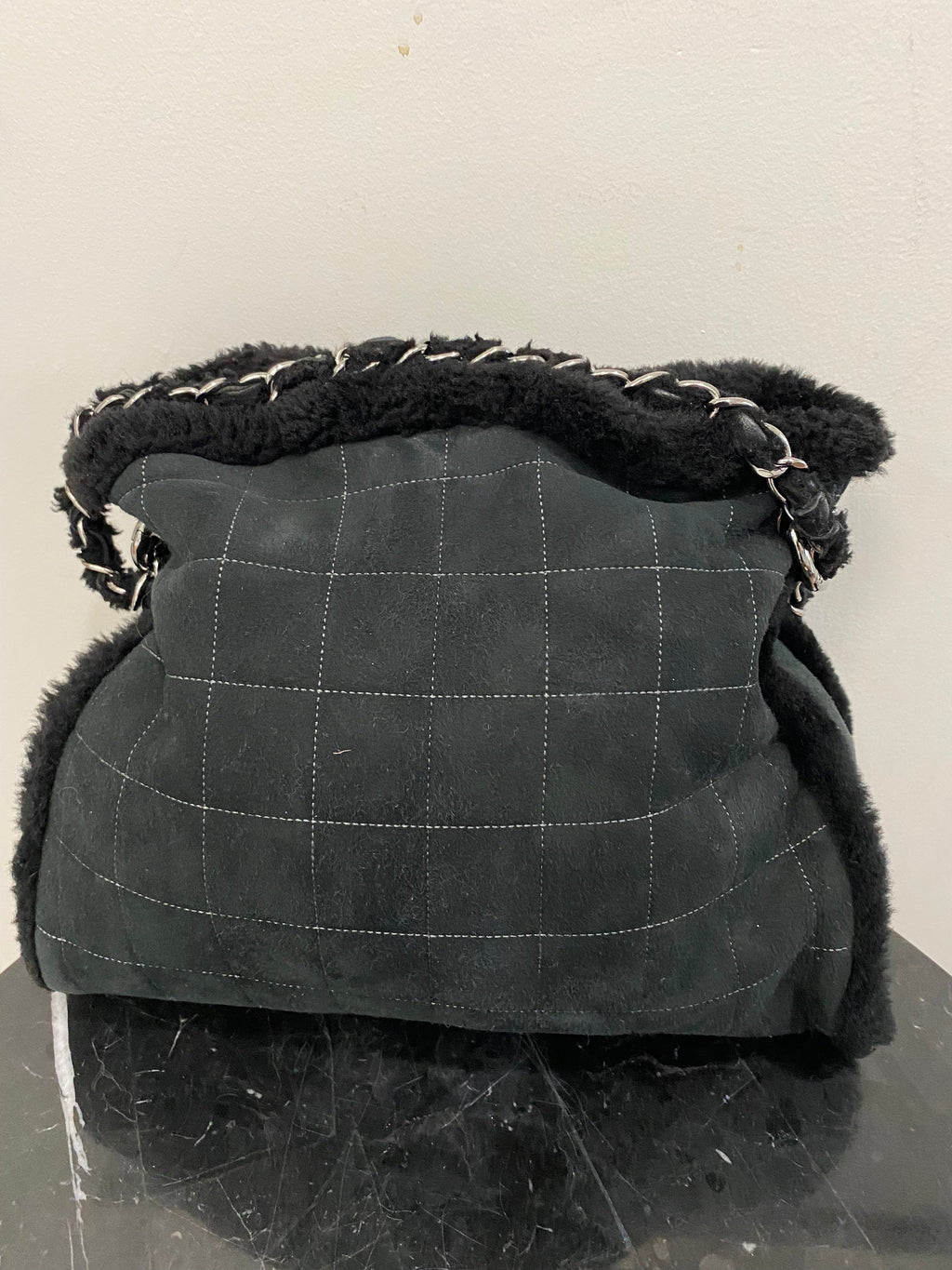CHL -  SQUARE STITCH QUILTED SHEARLING TOTE BAG