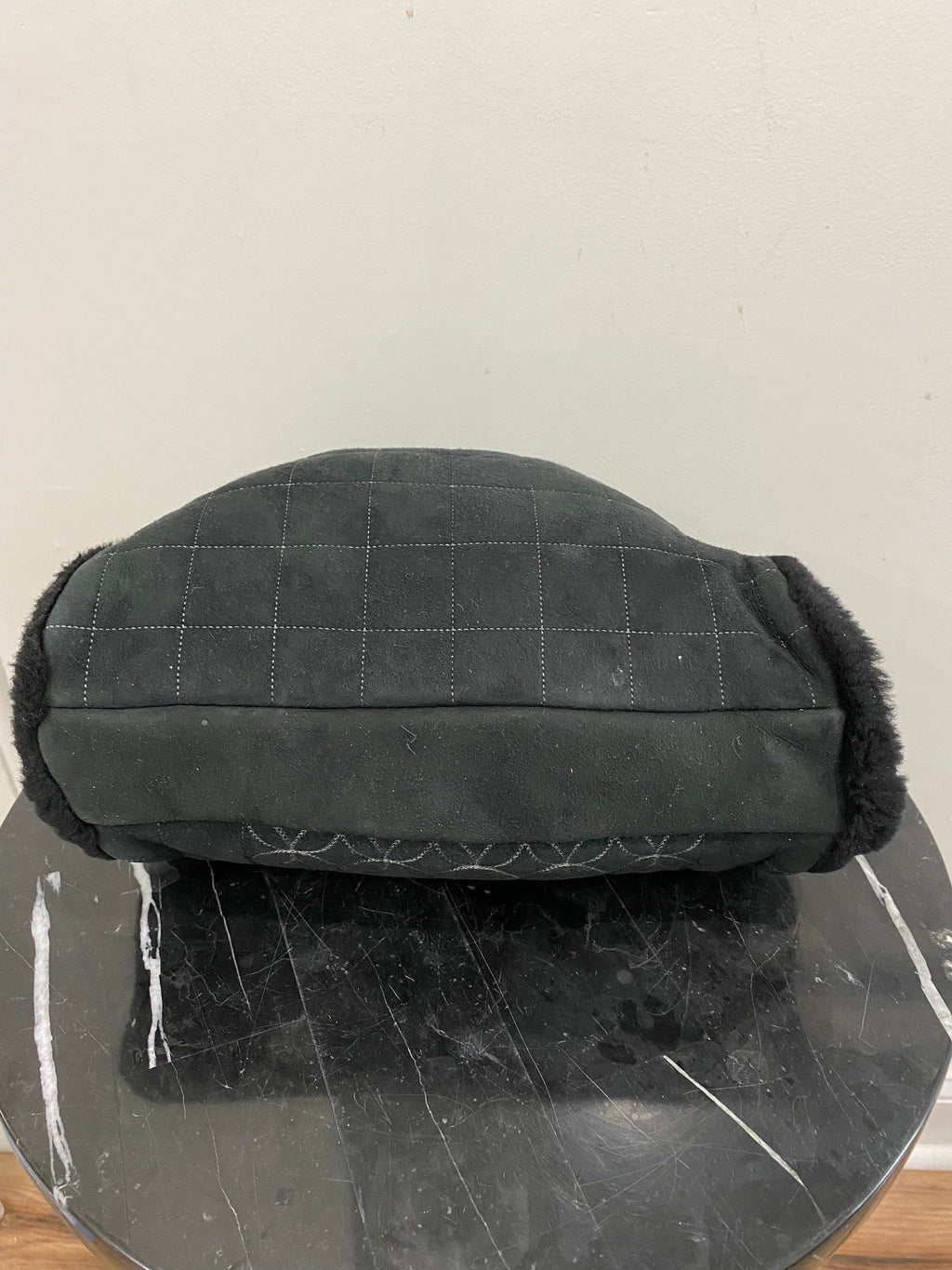 CHL -  SQUARE STITCH QUILTED SHEARLING TOTE BAG