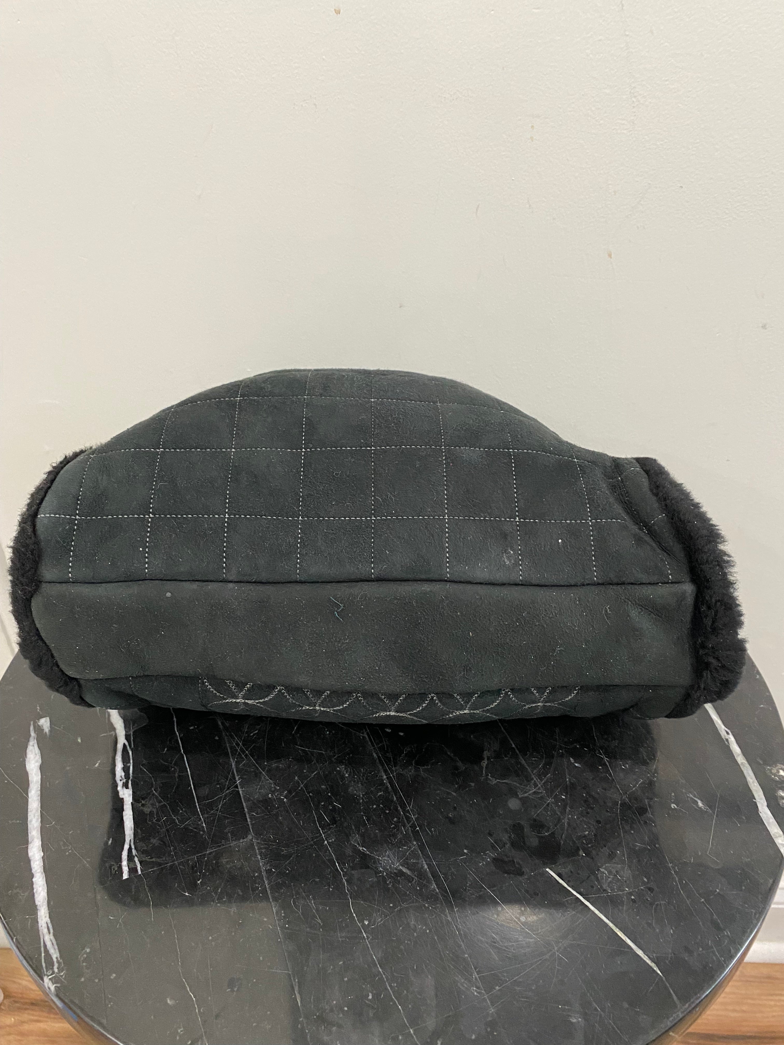 CHL -  SQUARE STITCH QUILTED SHEARLING TOTE BAG