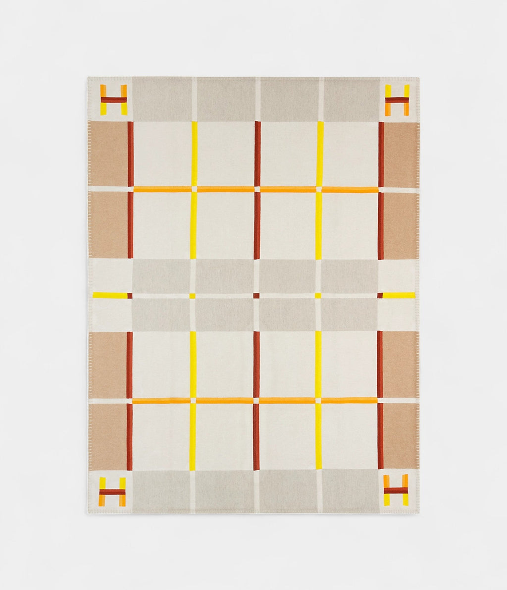 HMAvalon Rayon Brings Lightweight Blanket