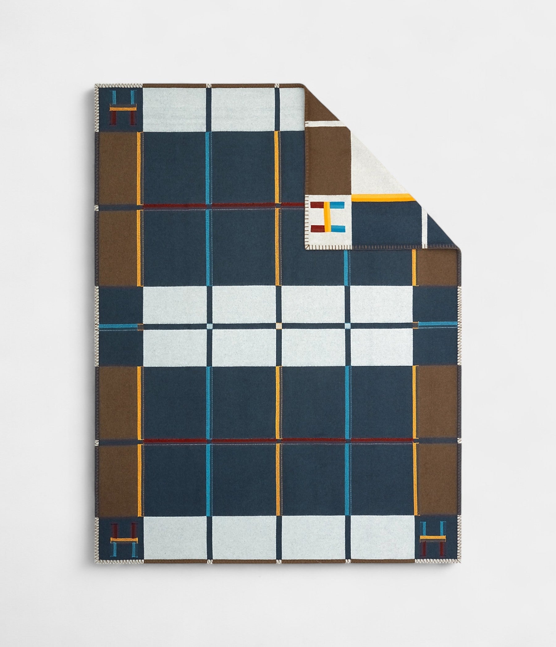 HMAvalon Rayon Brings Lightweight Blanket
