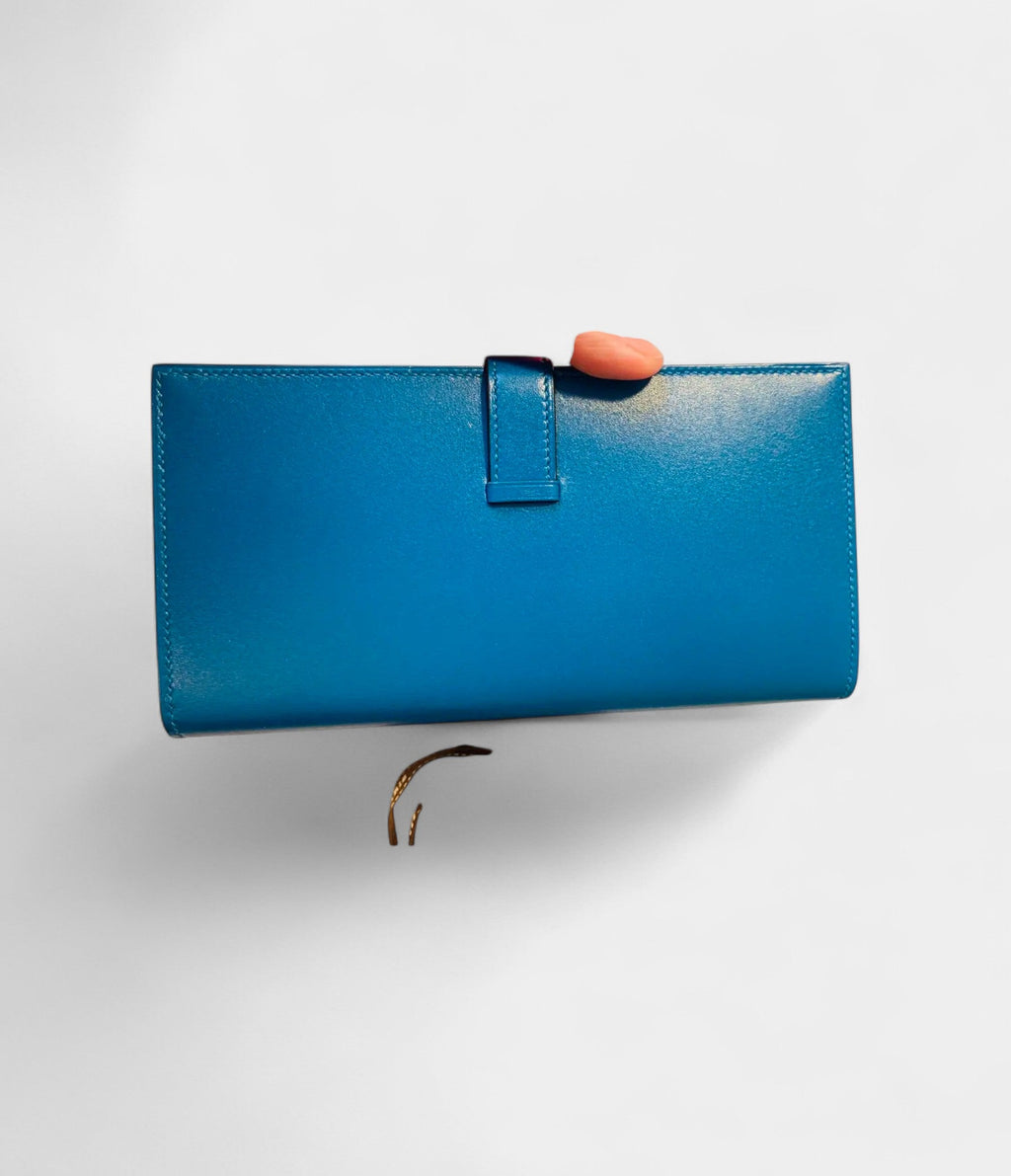 HMBéarn Leather Wallet in Green A Fresh Take on Classic Elegance