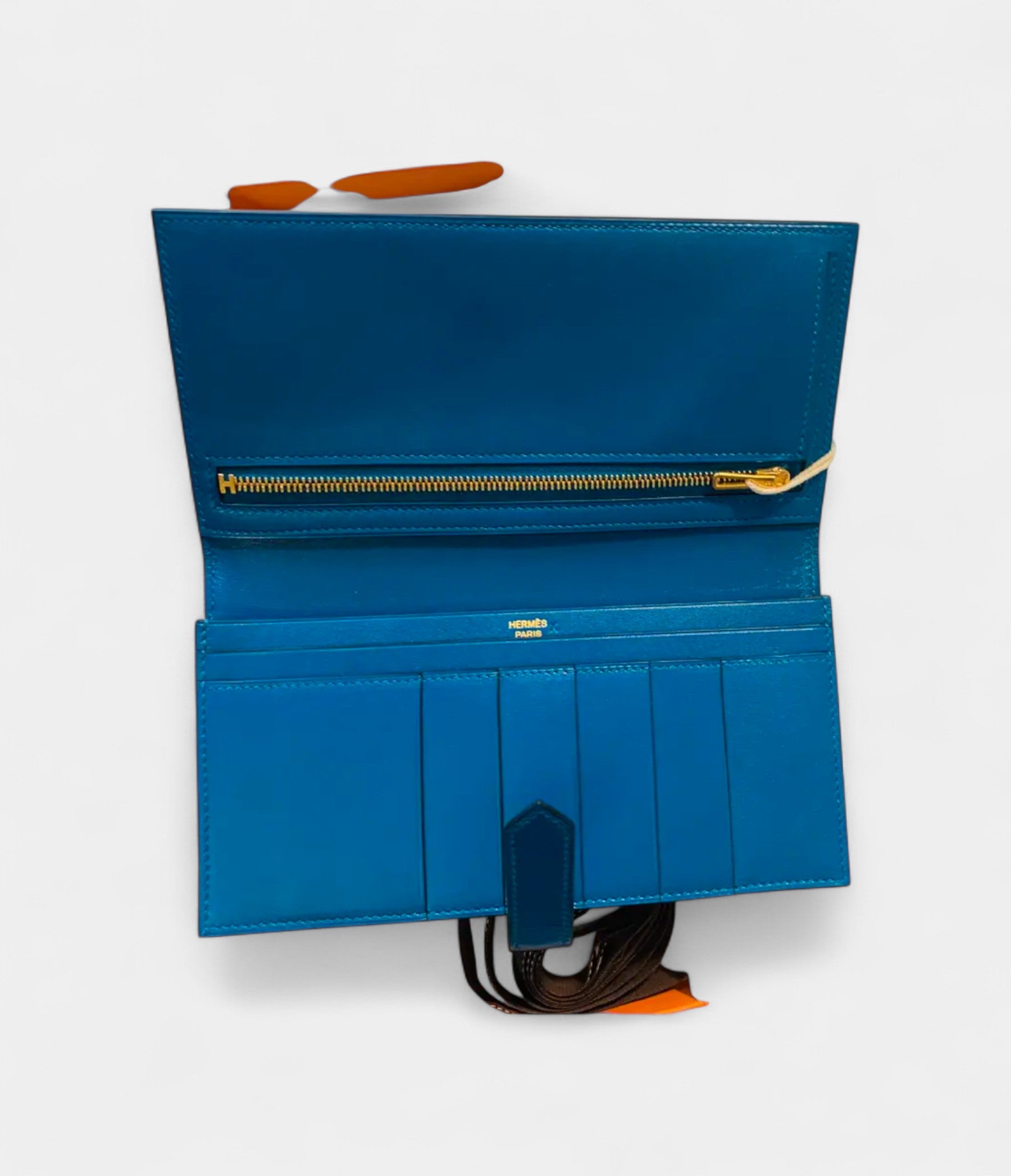 HMBéarn Leather Wallet in Green A Fresh Take on Classic Elegance