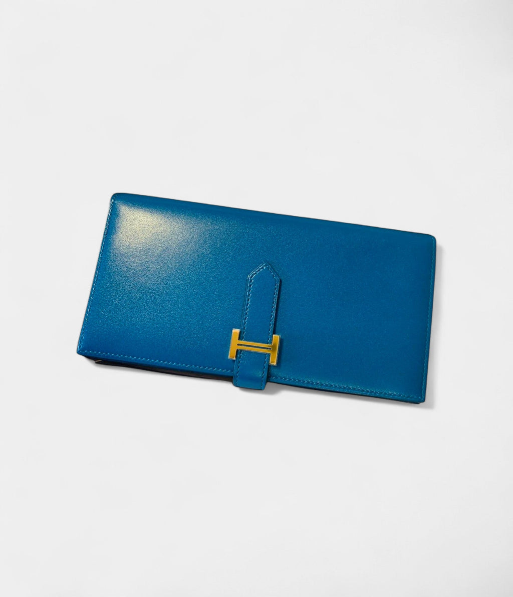 HMBéarn Leather Wallet in Green A Fresh Take on Classic Elegance