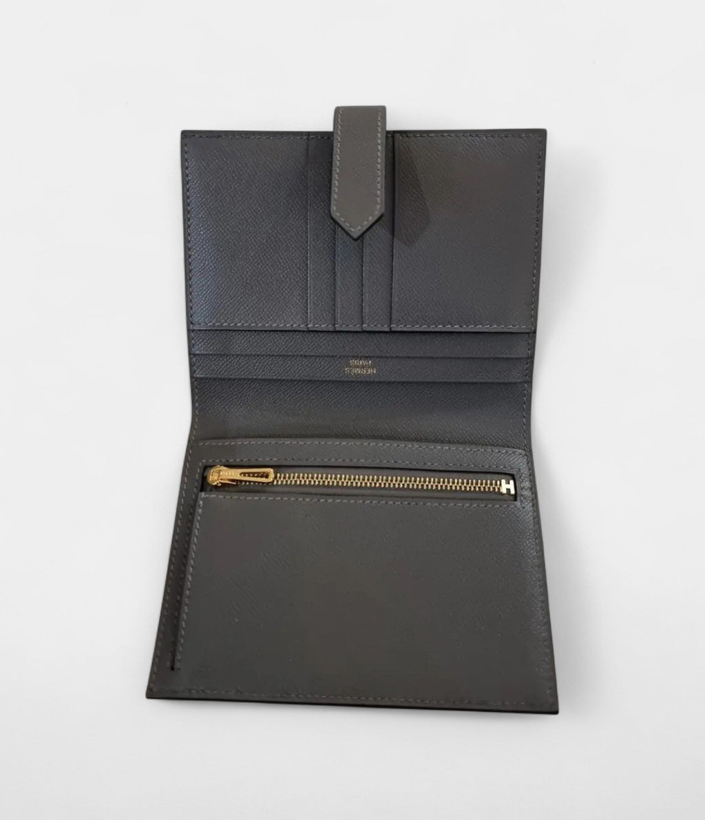 HMBéarn Leather Wallet in Grey Subtle Elegance with Iconic Appeal