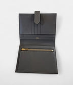 HMBéarn Leather Wallet in Grey Subtle Elegance with Iconic Appeal
