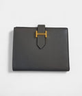 HMBéarn Leather Wallet in Grey Subtle Elegance with Iconic Appeal