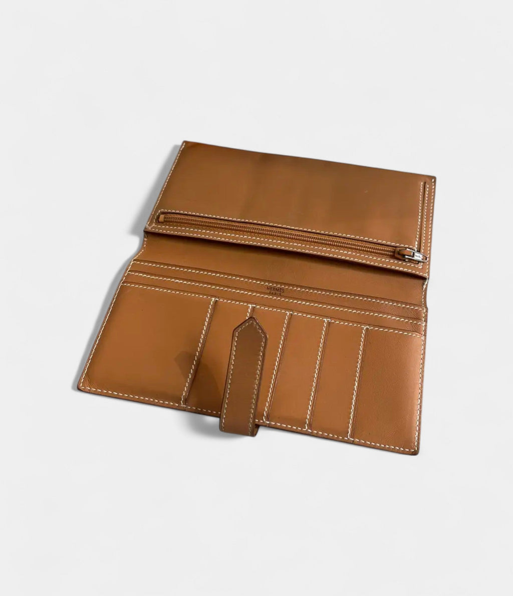 HMBéarn Leather Wallet in Grey Subtle Sophistication Timeless Design