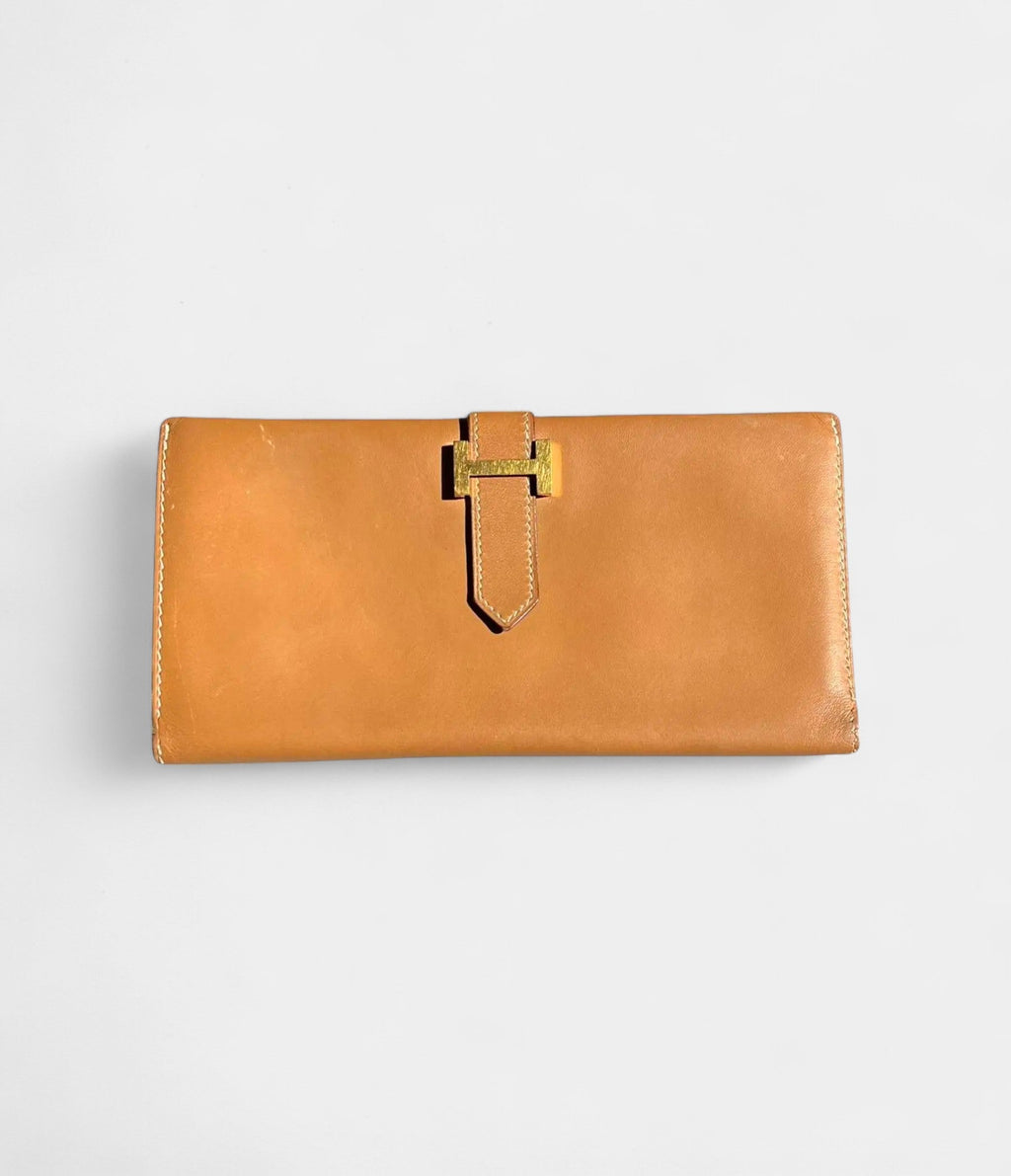 HMBéarn Leather Wallet in Grey Subtle Sophistication Timeless Design