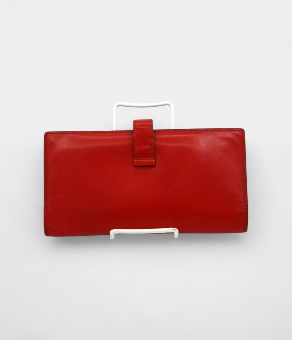 HMBéarn Leather Wallet in Red Bold Elegance Classic Silhouette