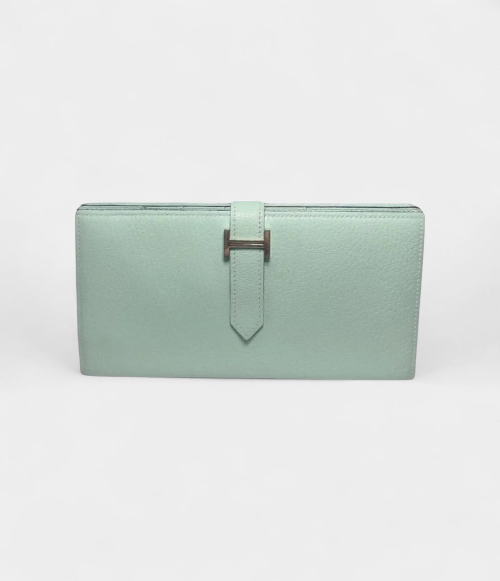 HMBéarn Leather Wallet in Turquoise Fresh Elegance Signature Design