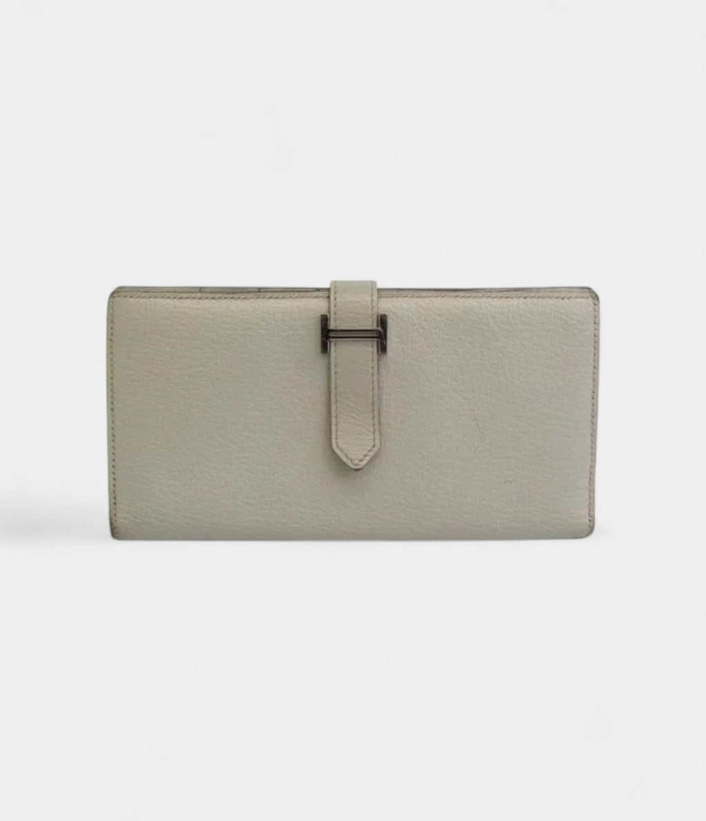 HMBéarn Leather Wallet in White Pure Elegance Timeless Form