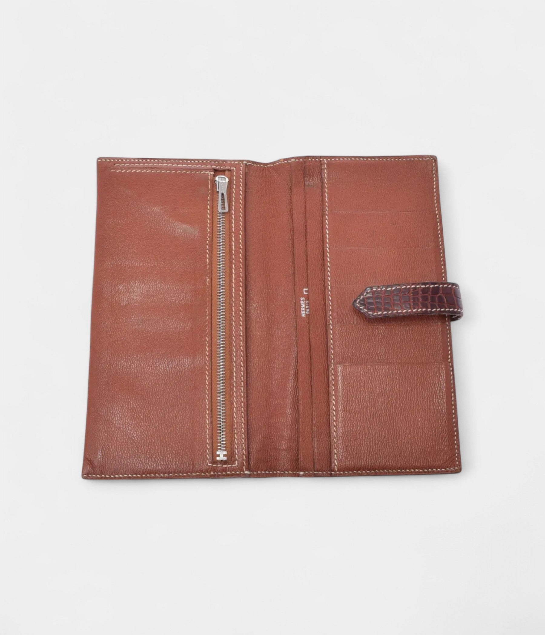 HMBéarn Wallet in Brown Timeless Elegance Distinctive Finish