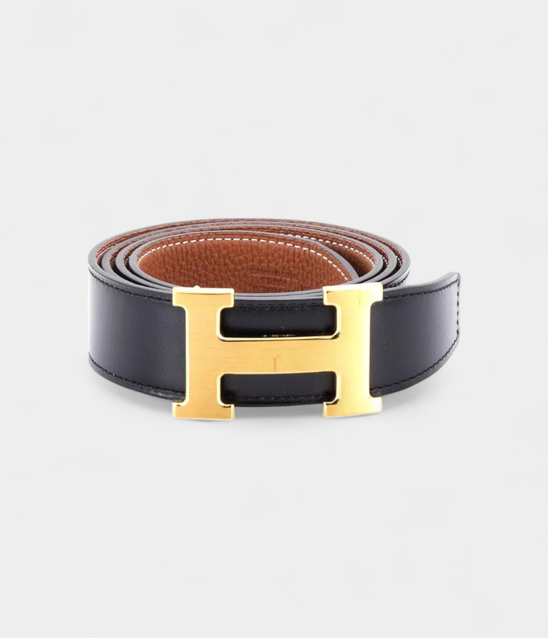 HMBlack Leather Belt Timeless Sophistication in Every Detail