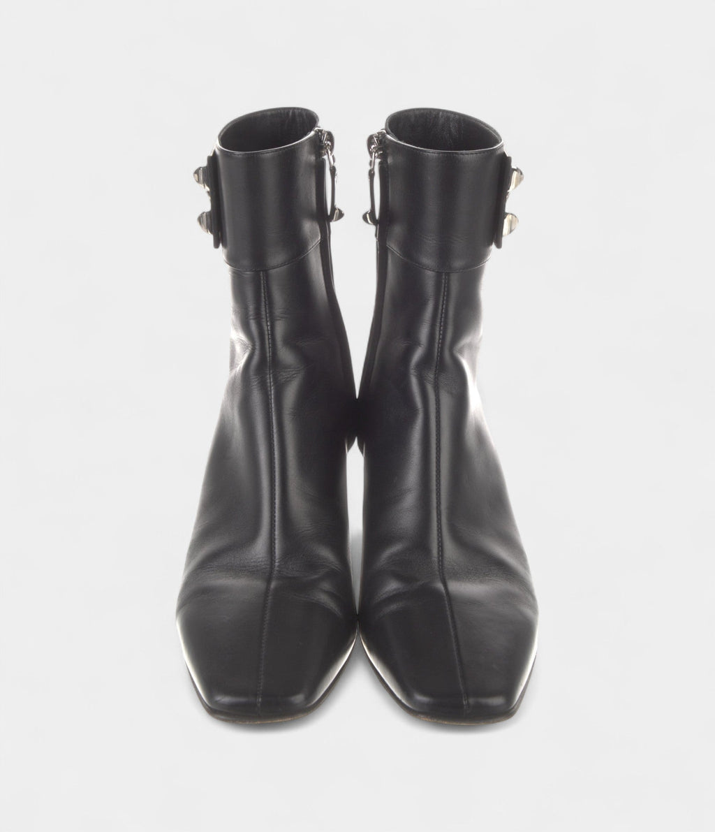 HMDecouverte Boots Understated Refinement Effortless Versatility