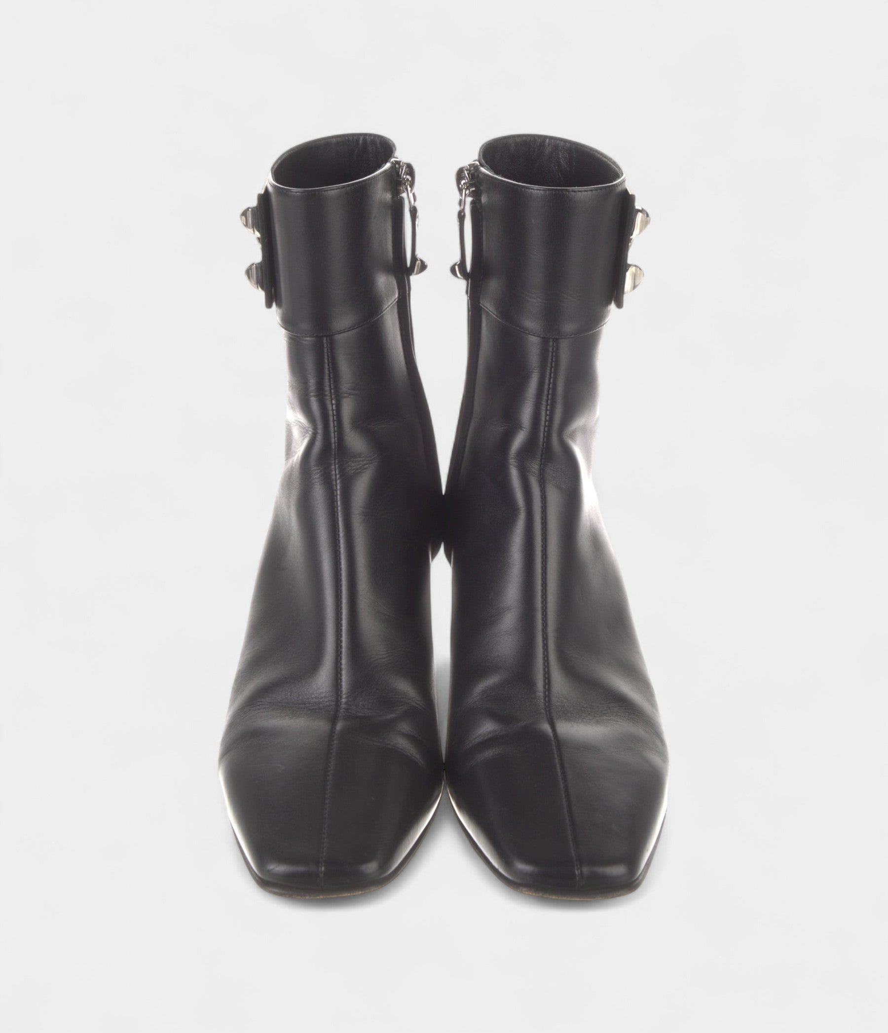 HMDecouverte Boots Understated Refinement Effortless Versatility