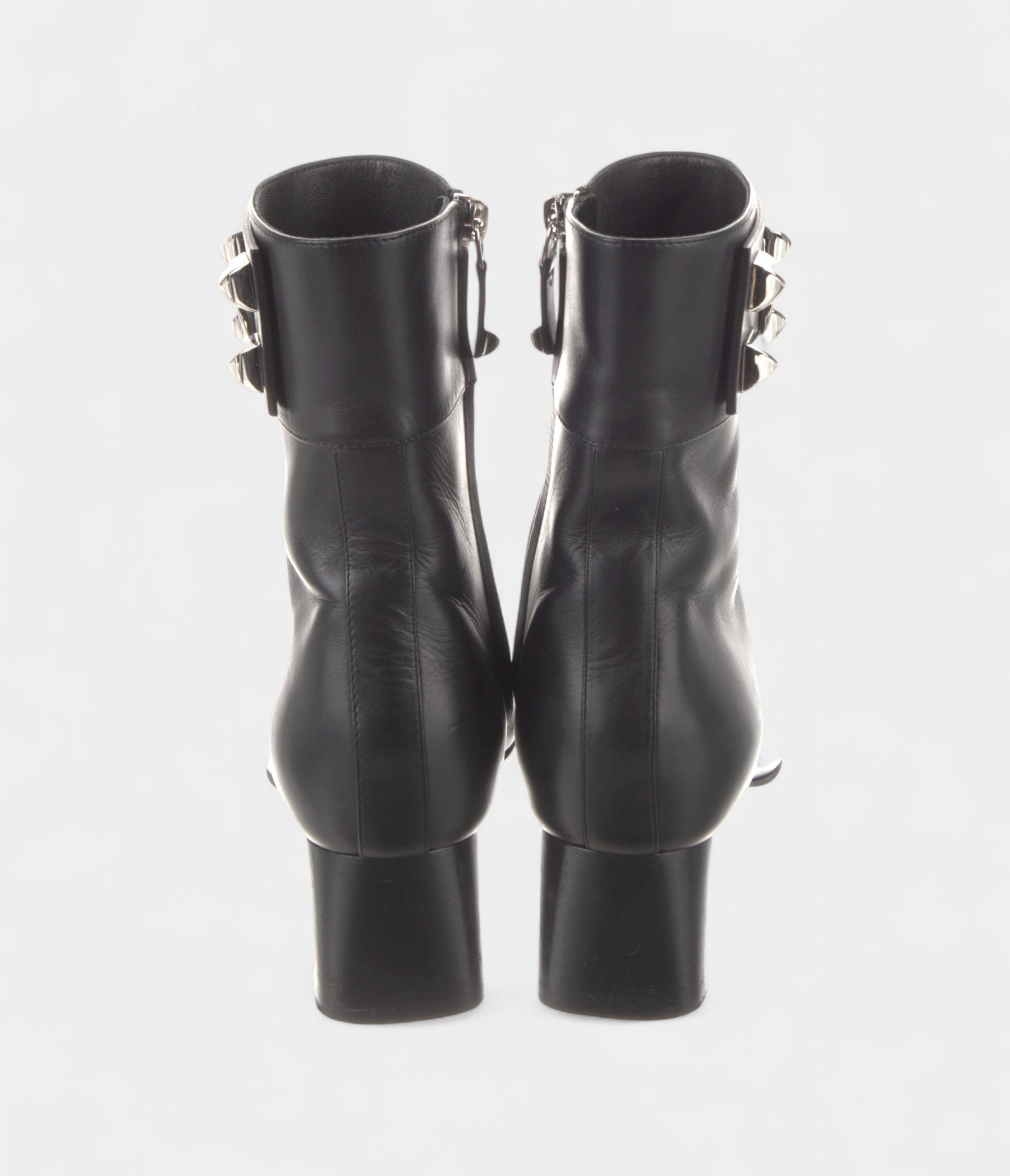 HMDecouverte Boots Understated Refinement Effortless Versatility