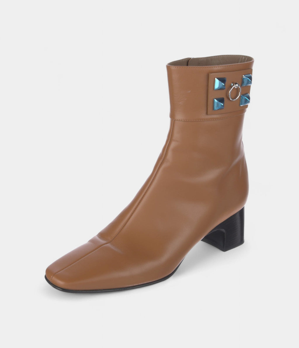 HMDecouverte Leather Boots Understated Power Effortless Style
