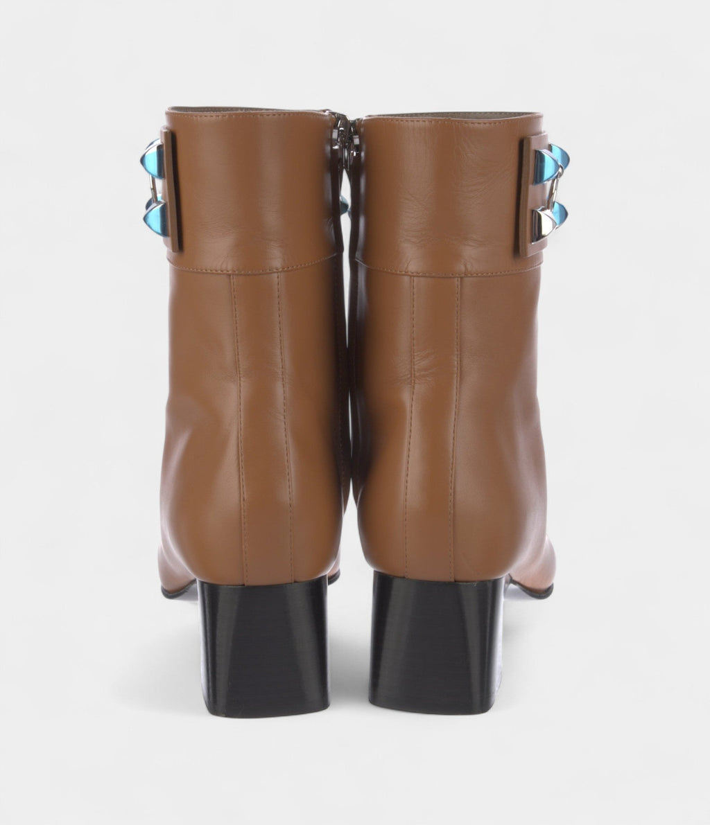 HMDecouverte Leather Boots Understated Power Effortless Style